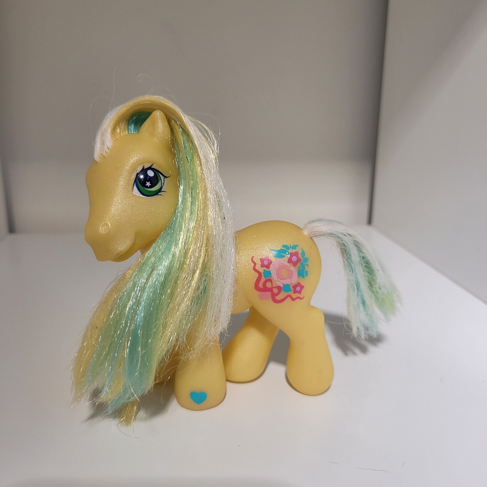 My Little Pony Rare Darling Dahlia. Cut Tail?